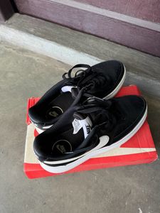NIKE Womens Court Vision Alta