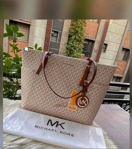 MK SIGNATURE SIDE POCKET TOTE BAG