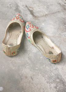 Embroidered Ethnic Jutti