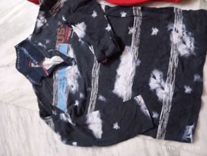 2 T-Shirts