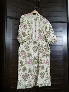 Women Floral Printed Cotton Kurta with Pants