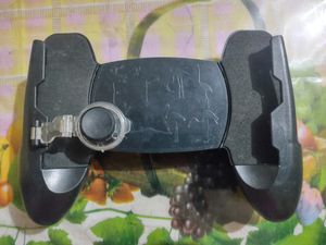 Game Pad Cum Mobile Stand