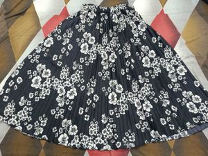 Black And White Floral Pleated Skirt
