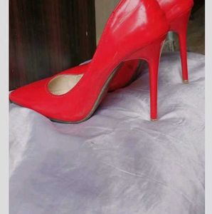 (Reserved) RED HEELS 💗🎀