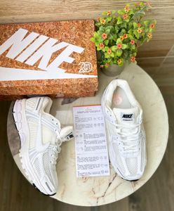 NIKE ZOOM VOMERO 5 ❤️