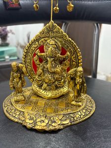 Ganesha With Riddhi and Siddhi