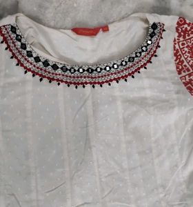 Elegant White &amp; Red Printed Kurta