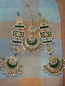 Tika and earrings sahara set 😍