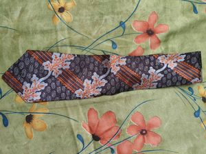 Patterned Necktie-Stylish Accessory(watch profile)