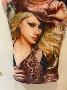 Avril Lavigne Graphic Tee (Rare Find )