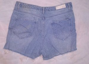 Sexy Light-Blue Denim Shorts 💙  Size 30–32