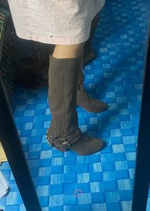 Stylish brown Boots