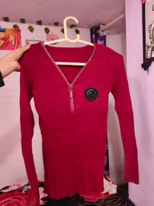 Red Zip-Front Ribbed Top ♥️