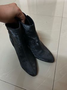Zudio Suede Pointed Toe Boots