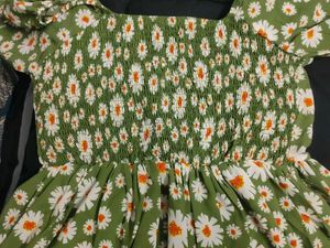 Daisy Print Puff Sleeve Top