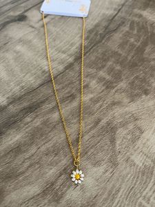 Daisy Flower Pendant Necklace