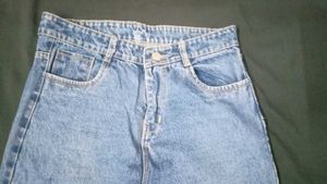 Light Wash Denim Jeans - Relaxed Fit