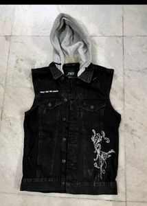 ZARA SLEEVELESS BLACK DENIM HOODED JACKET
