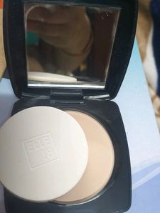 ELLE 18  Compact Face Powder