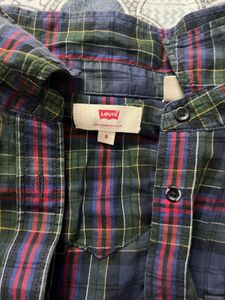 Levi&#39;s Plaid Shirt
