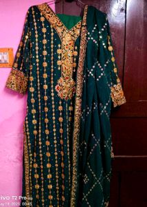 Elegant Green &amp; Gold Embroidered Salwar Kameez