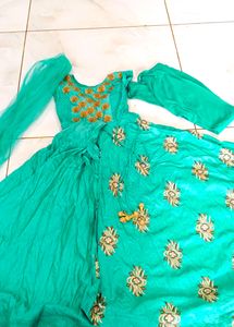 1pece Gown With Leggings And Duppta
