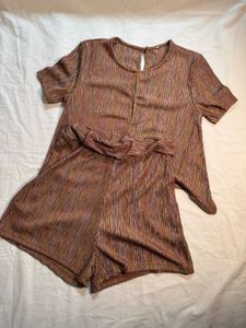 Multicoloured top with keyhole opening