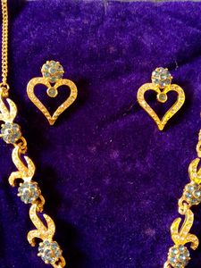 Free Jwellery Set Saree with blouses For Women