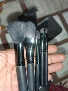 L'Oreal Make-Up Brushes