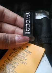 H&amp;M SKINNY BLACK JEAN🖤🖤