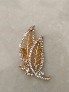 Beautiful Leaf Shaped Saree Pin With White Stones