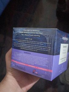 Aqualogica illuminate hydra gel moisturizer