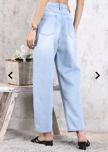 Light Wash Ripped Jeans