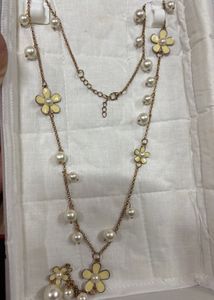 Elegant Pearl &amp; Daisy Flower Layered Necklace