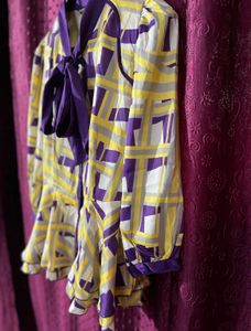 Bold &amp; Beautiful Geometric Print Top💜💛