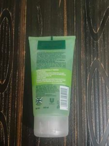 Simple Refreshing Facial Wash