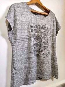 Gray Floral Tee Large/ XL/ XXL upto 40 inches
