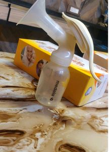 Medela Manual Breast Pump Machine 🥰