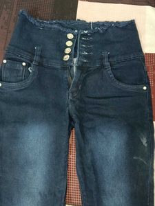 Frayed High-Waisted Jeans