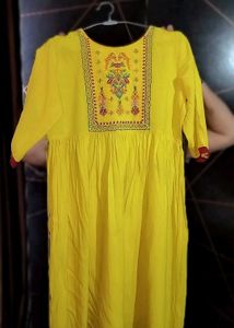Vibrant Yellow Embroidered Kurta!!💛