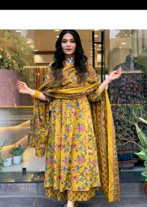 Cash Allow Floral Anarkali Kurta Set