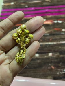 Elegant Crystal Drop saree pin