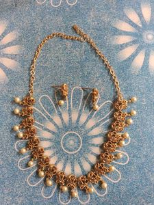 Gold &amp; Pearl Necklace Set