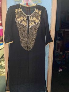 Elegant Black Embroidered Kurta