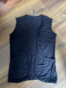 Umm Sleevesless Shrug