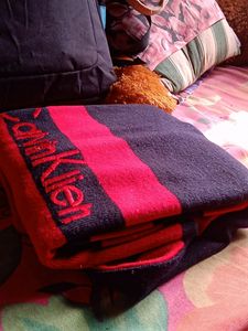 BRAND NEW-CALVIN KLIEN SWEATER
