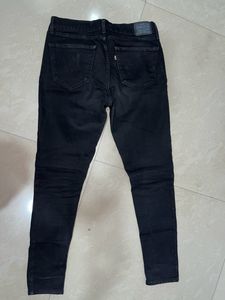 Black Levi’s Mid Waist Jeans