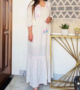 Floral Embroidered Kurta Set