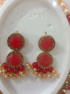Necklace With Earrings. ..(New)