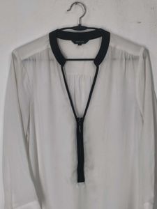 Chic White Zipper Top